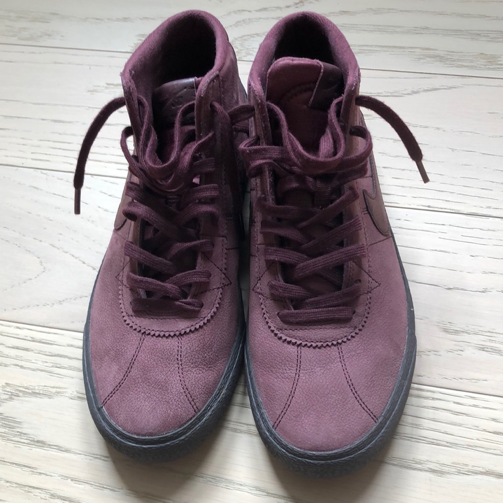 Nike Women’s Sneakers Size 9